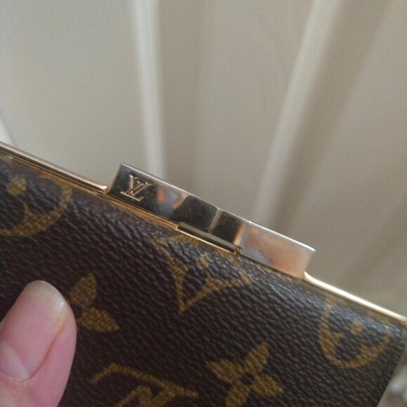 Louis Vuitton Monogram Kiss-lock Coin and Card Wallet - Picture 7 of 15